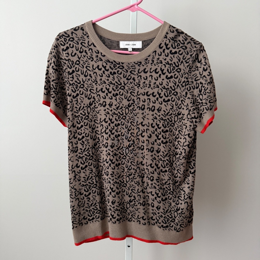 Anthropologie John + Jenn sz L Tan Leopard Print ‎ Sweater Knit Boho Funky Retro
